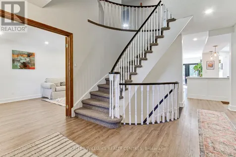204 Crossland Gate Newmarket (glenway Estates) ON L3X 1A8