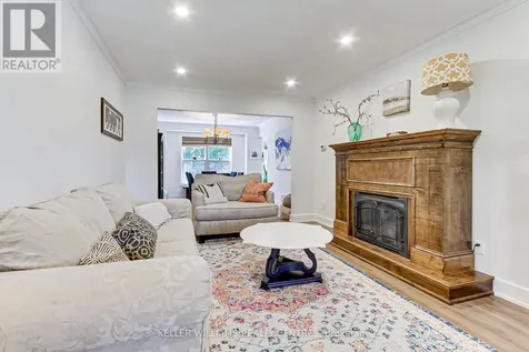 204 Crossland Gate Newmarket (glenway Estates) ON L3X 1A8