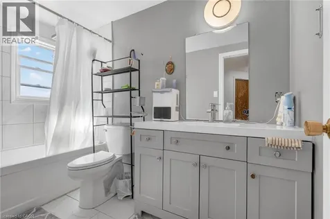 60 Elmsdale Drive Kitchener ON N2E 2G4