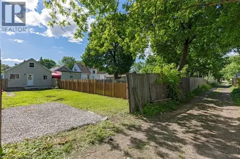 92 East 24th Street Hamilton ON L8V 2Y1