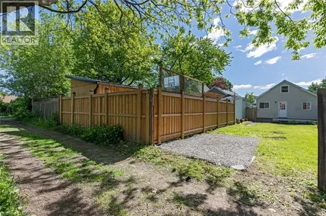 92 East 24th Street Hamilton ON L8V 2Y1