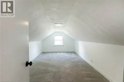 92 East 24th Street Hamilton ON L8V 2Y1