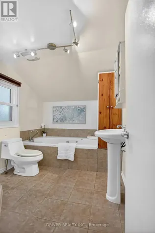 230 Alma Street St. Thomas ON N5P 3B8