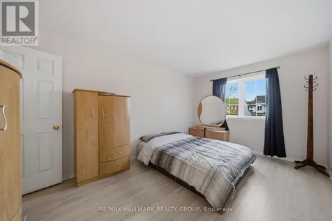 902 Paradise Crescent Ottawa ON K4A 3S5