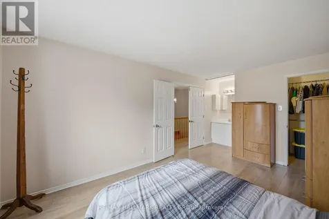 902 Paradise Crescent Ottawa ON K4A 3S5