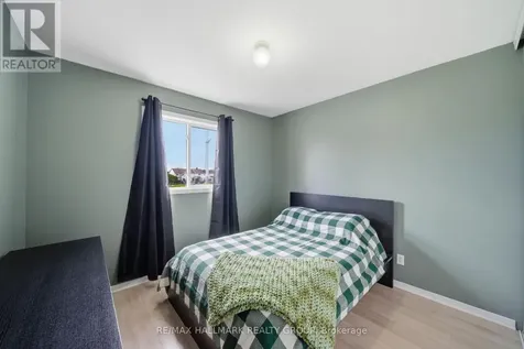 902 Paradise Crescent Ottawa ON K4A 3S5