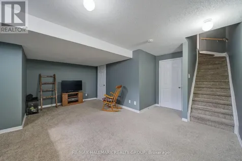 902 Paradise Crescent Ottawa ON K4A 3S5