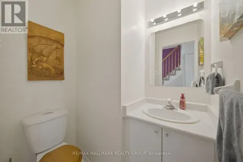 902 Paradise Crescent Ottawa ON K4A 3S5
