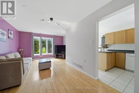 902 Paradise Crescent Ottawa ON K4A 3S5