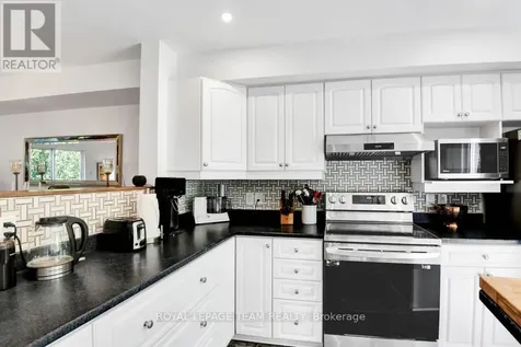 7 Academy Private Ottawa ON K1R 1B6
