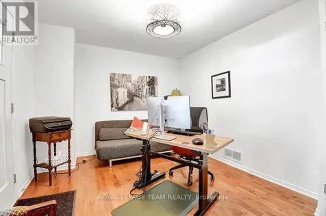 7 Academy Private Ottawa ON K1R 1B6