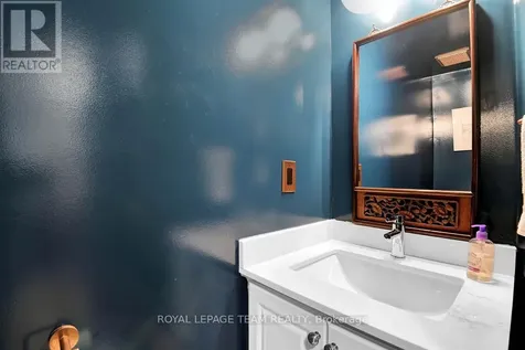 7 Academy Private Ottawa ON K1R 1B6