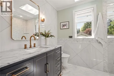 600 Deborah Crescent Burlington ON L7T 2N1