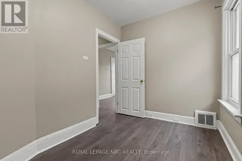 22 Denistoun Street Welland (broadway) ON L3C 1T9