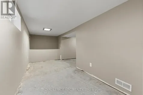 22 Denistoun Street Welland (broadway) ON L3C 1T9