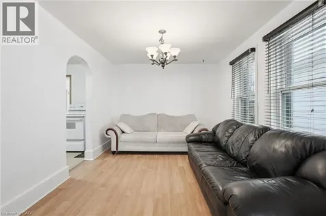20 York Street Welland ON L3B 4A6
