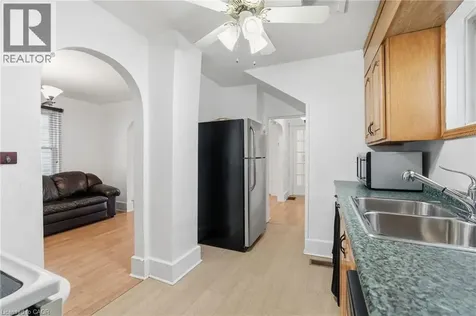 20 York Street Welland ON L3B 4A6