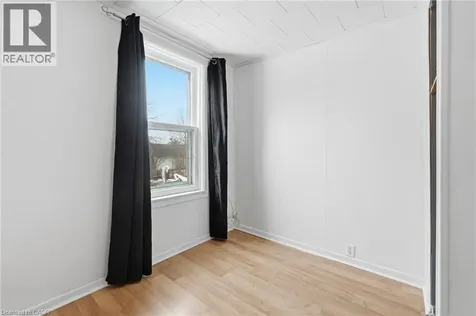20 York Street Welland ON L3B 4A6