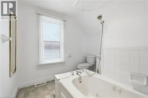 20 York Street Welland ON L3B 4A6