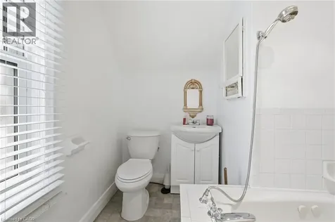 20 York Street Welland ON L3B 4A6