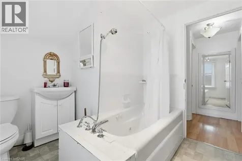 20 York Street Welland ON L3B 4A6