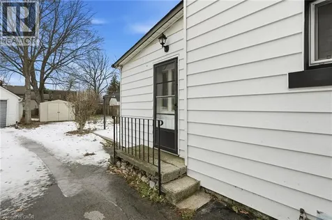 20 York Street Welland ON L3B 4A6