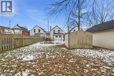 20 York Street Welland ON L3B 4A6