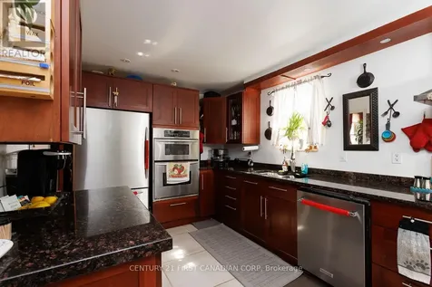 61 Alma Street St. Thomas ON N5P 3A9