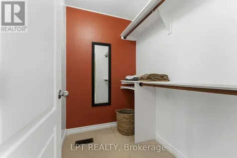 321 Kingbrook Drive Ottawa ON K2M 0G1