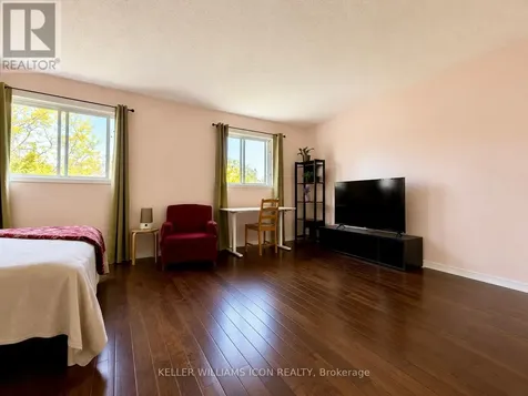 40 Thornbury Crescent Ottawa ON K2G 6C5