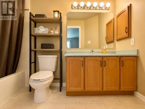 40 Thornbury Crescent Ottawa ON K2G 6C5