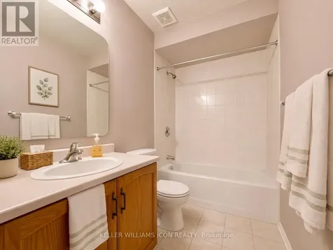 40 Thornbury Crescent Ottawa ON K2G 6C5