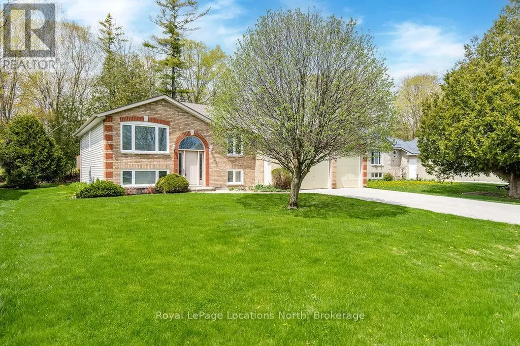40 Fairway Crescent Wasaga Beach ON L9Z 1B8