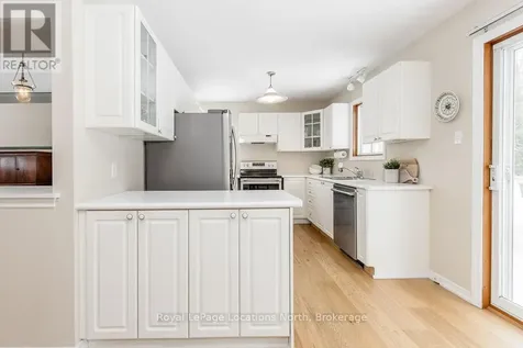 40 Fairway Crescent Wasaga Beach ON L9Z 1B8