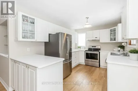 40 Fairway Crescent Wasaga Beach ON L9Z 1B8