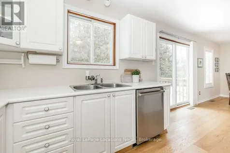 40 Fairway Crescent Wasaga Beach ON L9Z 1B8