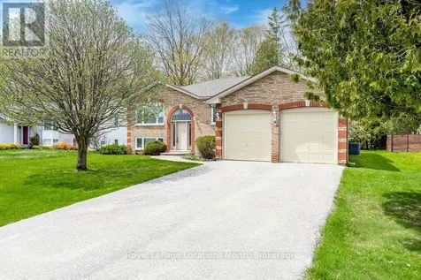 40 Fairway Crescent Wasaga Beach ON L9Z 1B8
