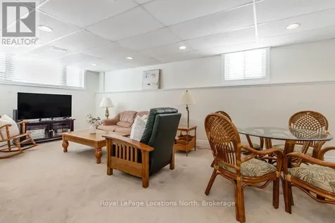 40 Fairway Crescent Wasaga Beach ON L9Z 1B8