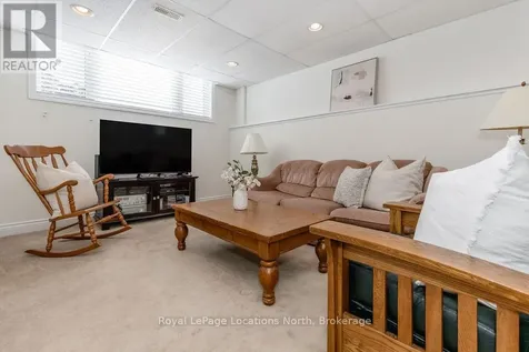 40 Fairway Crescent Wasaga Beach ON L9Z 1B8