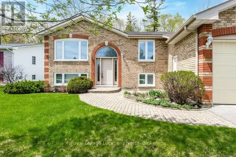 40 Fairway Crescent Wasaga Beach ON L9Z 1B8