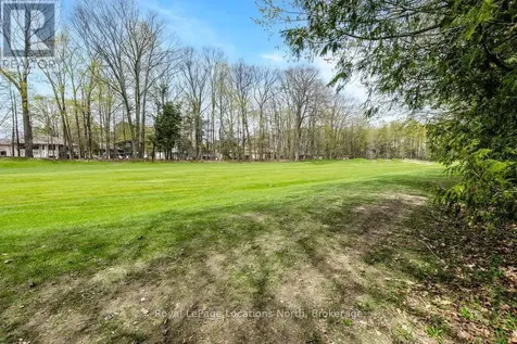 40 Fairway Crescent Wasaga Beach ON L9Z 1B8