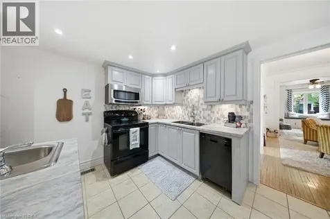 62 East Avenue Brantford ON N3S 3L4