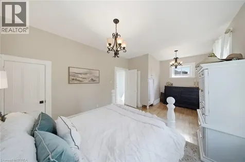 62 East Avenue Brantford ON N3S 3L4