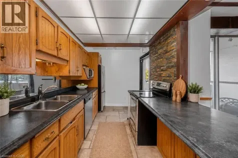 1425 Ghent Avenue Burlington ON L7S 1X5