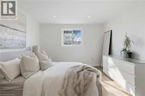 5 Bradbury Crescent Paris ON N3L 4E1