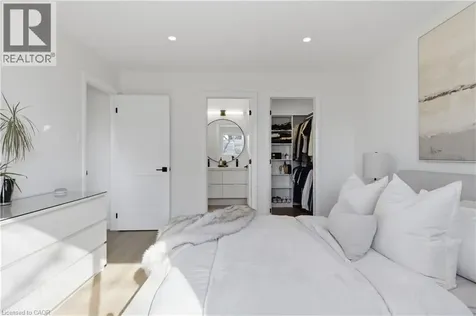 5 Bradbury Crescent Paris ON N3L 4E1