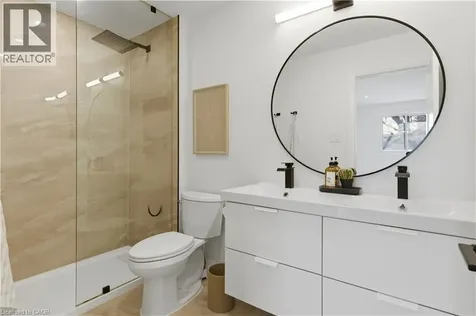 5 Bradbury Crescent Paris ON N3L 4E1