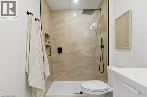 5 Bradbury Crescent Paris ON N3L 4E1