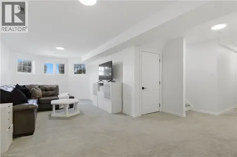 5 Bradbury Crescent Paris ON N3L 4E1