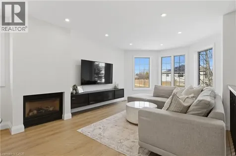 5 Bradbury Crescent Paris ON N3L 4E1